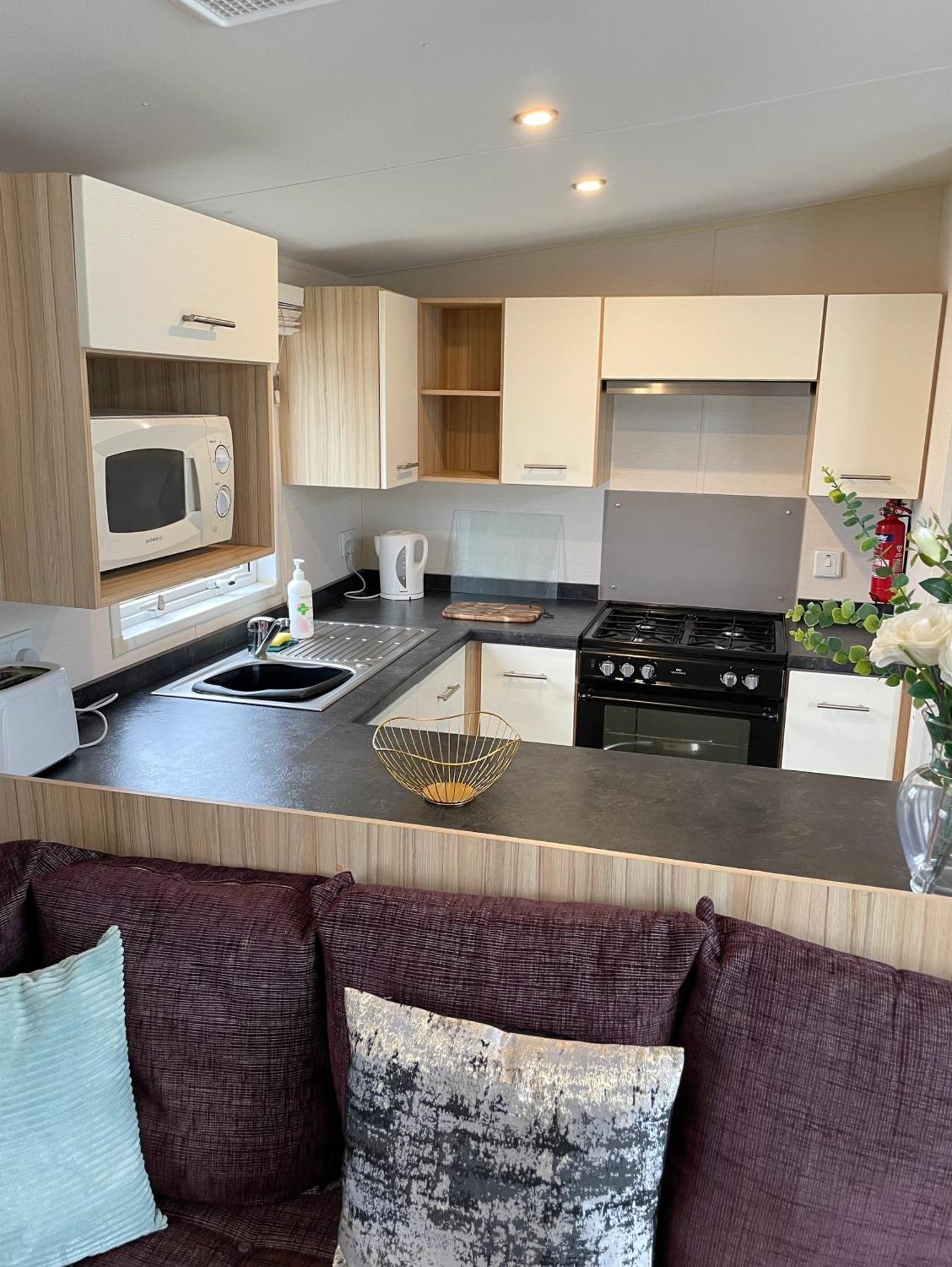 3 Bedroom Luxury Caravan Haven, Marton Mere - Blackpool — Photos 2