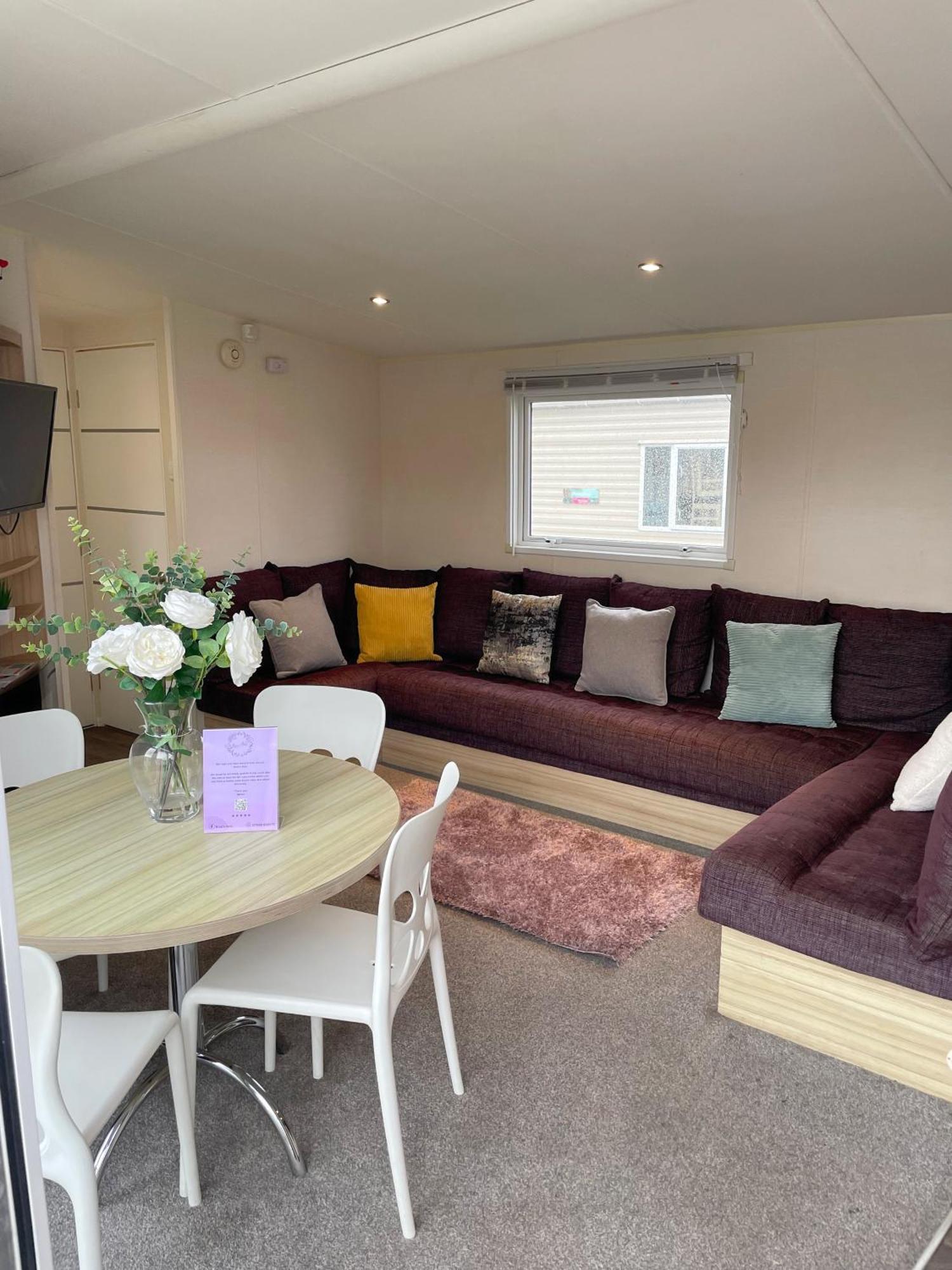 3 Bedroom Luxury Caravan Haven, Marton Mere - Blackpool — Photos 3